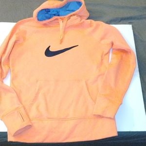 Nike therma-fit women's hoddie